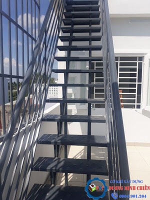 Cầu thang soắn ốc: Cầu thang soắn ốc mang đến cho ngôi nhà của bạn vẻ đẹp độc đáo và của riêng. Với sự phối hợp tỉ mỉ của các chi tiết quay vòng, cầu thang soắn ốc sẽ trở thành điểm nhấn tuyệt vời trong ngôi nhà của bạn.
